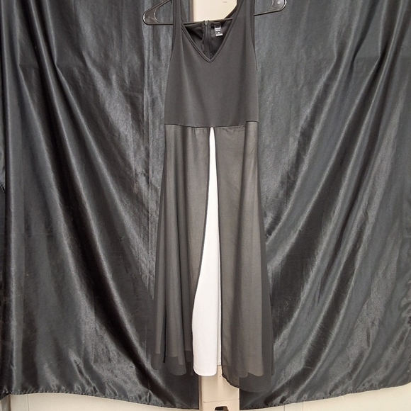 Black and White Maxi Dress with Flowing Silhouette - Picture 1 of 12